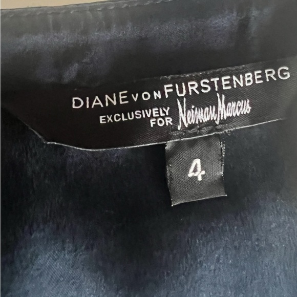 DIANE VON FURTENBERG EXCLUSIVELY FOR Neiman Marcus Black and Navy Dress - Picture 5 of 12